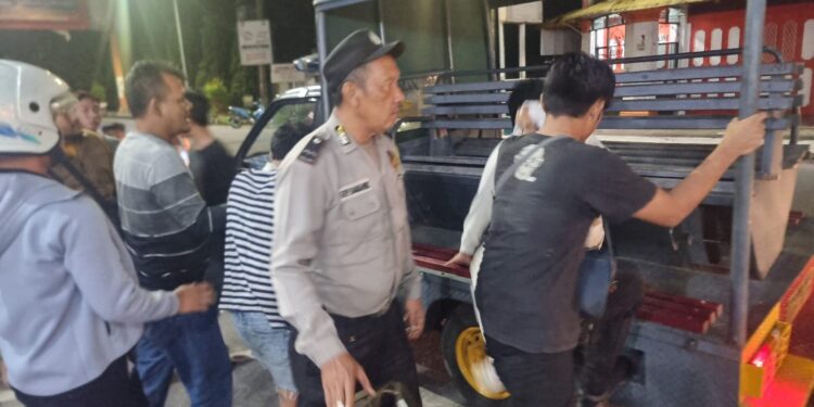 Polres Pematang Siantar Amankan Sepuluh Pemuda, Ada Bawa Golok dan Rantai Polres Pematang siantar Amankan Sepuluh Pemuda, Ada Bawa Golok dan Rantai