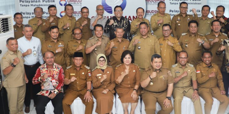 Wali Kota Pematangsiantar Terima  Piagam Penyelenggaraan Pelayanan Publik Tahun 2023 Ombudsman RI