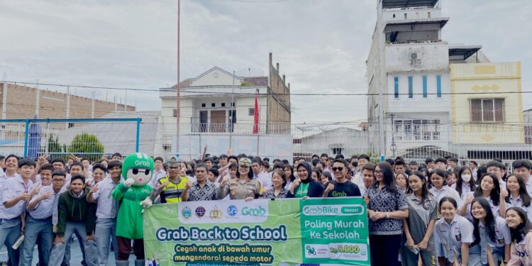 Kasat Lantas Polres Pematangsiantar Sosialisasikan Undang-undang Lalu Lintas dan Angkutan Jalan di SMA Kalam Kudus