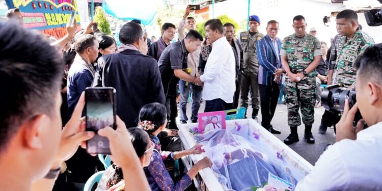 Bupati Simalungun Melayat Ke Rumah Duka Korban Kecelakaan Beruntun