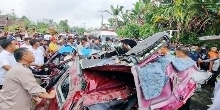 6 Nyawa Melayang di Lokasi Pesta Pernikahan di Simalungun, Ini Kronologi Lengkapnya! Kronologi kecelakaan di Jalan menuju Pematangraya, Simalungun, yang melibatkan delapan kendaraan ini bermula ketika sebuah truk rem blong.
