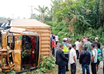 Kecelakaan beruntun melibatkan truk rem blong dan berbagai jenis kendaraan terjadi di Simalungun, enam korban meninggal dunia, lainnya luka.