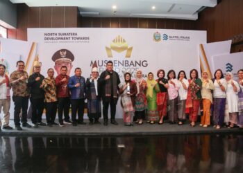 Wali Kota Pematangsiantar Terima Penghargaan Terbaik 1 Pembangunan Daerah