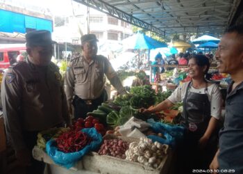 Jelang Rahmadan, Polsek Siantar Barat Cek Ketersediaan Bahan Pangan di Pasar Horas
