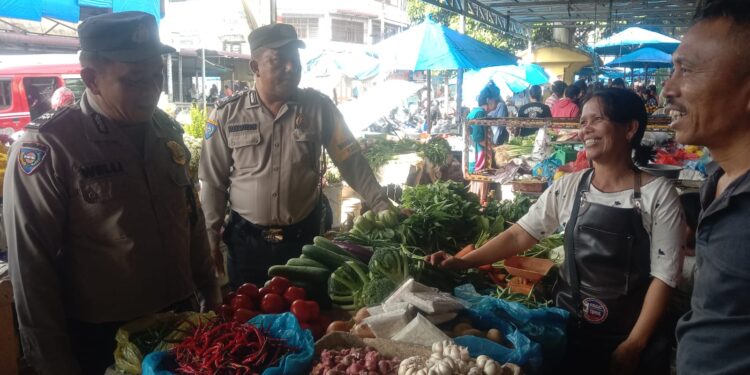 Jelang Rahmadan, Polsek Siantar Barat Cek Ketersediaan Bahan Pangan di Pasar Horas