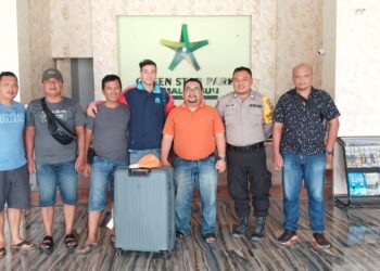 Jembatan Komunikasi Lintas Negara, Kepiawaian Bahasa Arab Personel Polsek Perdagangan Percepat Pendampingan Warga Aljazair ke Bandara Kuala Namu
