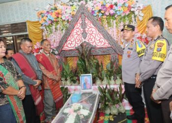 Polres Pematangsiantar Melayat ke Rumah Duka Orangtua Kasubbag Bin Ops Bag Ops AKP Hariono Manurung