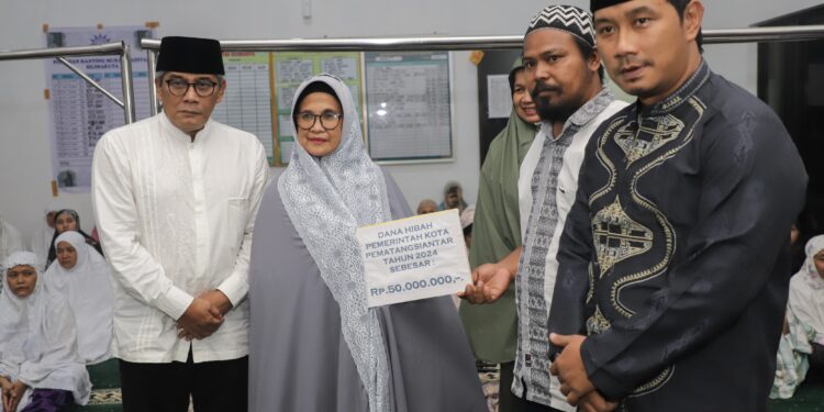 Wali Kota Pematangsiantar dan Keluarga Safari ramadhan di Masjid Taqwa As-Sholeh