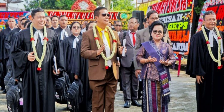 Bupati Simalungun Hadiri Penahbisan Pendeta GKPS