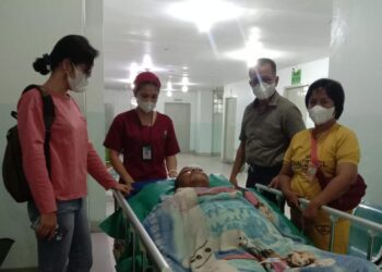 Tim Dokkes Polres Simalungun Gelar Kunjungan dan Pengecekan Kesehatan Aiptu H.R. Sianipar Pasca Kecelakaan Lalu Lintas