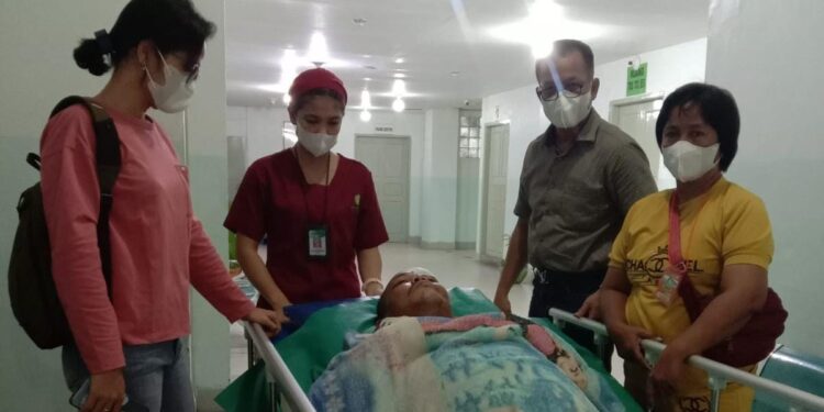 Tim Dokkes Polres Simalungun Gelar Kunjungan dan Pengecekan Kesehatan Aiptu H.R. Sianipar Pasca Kecelakaan Lalu Lintas