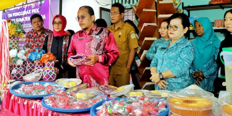 Ketua TP PKK Simalungun Sambut Baik Kehadiran Tim Evaluasi Nagori Percontohan Bangga Kencana Kesehatan Tahun 2024