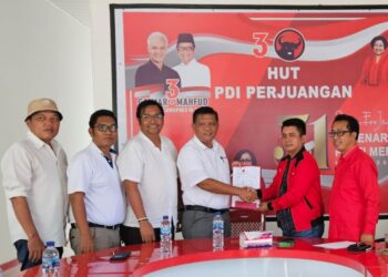 Jalin Komunikasi Ke Parpol, Radiapoh Hasiholan Sinaga Ambil Formulir Pendaftaran Bacalon Bupati Kabupaten Simalungun di PDIP