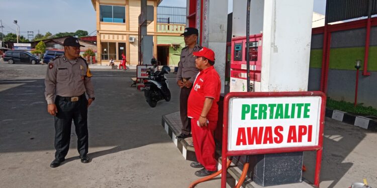 Polres Siantar Patroli ke SPBU, Antisipasi  Kecurangan Pengisiaqn BBM Menjelang Hari Raya Idul Fitri 1445 H/ Tahun 2024