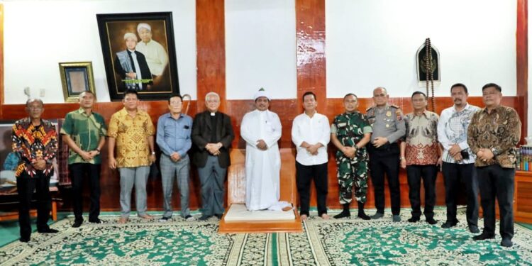 Silaturrahmi Ke TGB, Bupati Simalungun Ajak Alim Ulama Bersama Membangun Simalungun