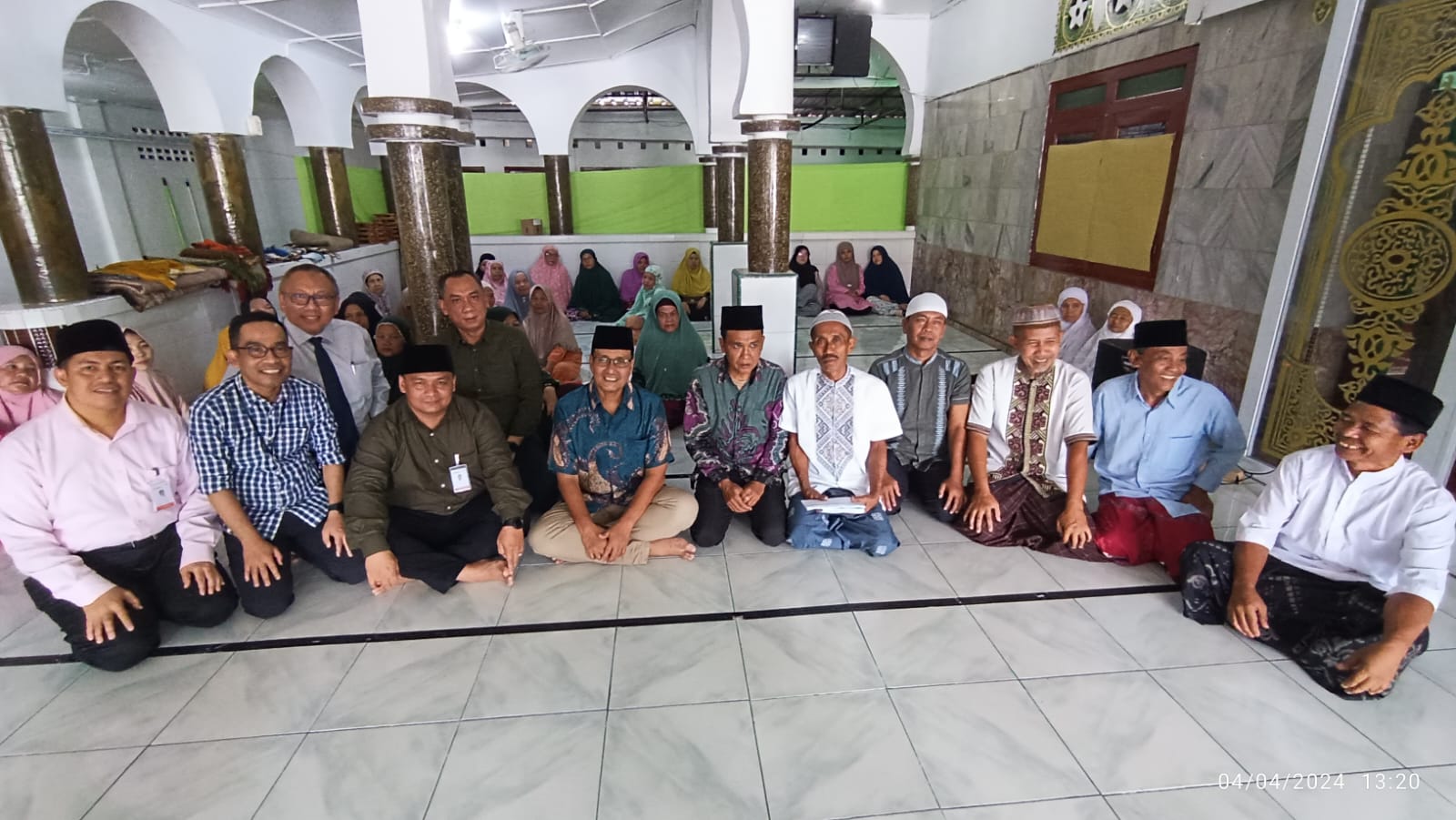 PT Bank Sumut Cabang Pematangsiantar Salurkan Zakat Pegawai di Masjid Ilham