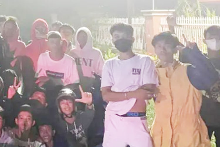 Ini Foto-foto Tampang Komplotan Gangster Siantar yang Kerap Bikin Resah, Warga Berharap Polisi Bertindak! Ini Tampang Remaja Komplotan Gangster Siantar yang Kerap Bikin Resah, Warga Berharap Polisi Bertindak!