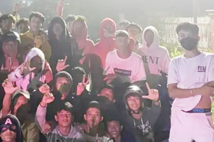 Ini Foto-foto Tampang Komplotan Gangster Siantar yang Kerap Bikin Resah, Warga Berharap Polisi Bertindak! Ini Tampang Remaja Komplotan Gangster Siantar yang Kerap Bikin Resah, Warga Berharap Polisi Bertindak!