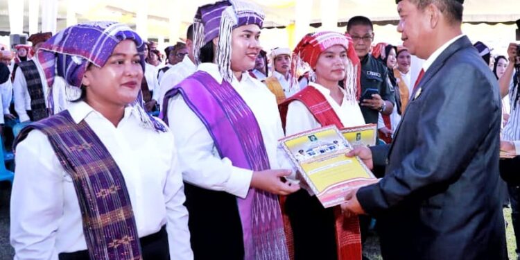 Bupati Simalungun Serakan SK dan Lantik 930 PPPK Gelombang Kedua Tahun 2024 Bupati Simalungun Serakan SK dan Lantik 930 PPPK Gelombang Kedua Tahun 2024