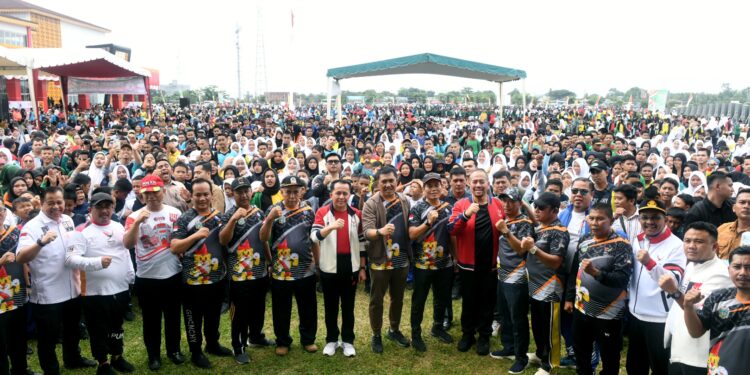 Kukuhkan Volunteer PON XXI, Pj Gubernur Sumut Agus Fatoni Optimis Pecahkan Rekor MURI Kukuhkan Volunteer PON XXI, Pj Gubernur Sumut Agus Fatoni Optimis Pecahkan Rekor MURI