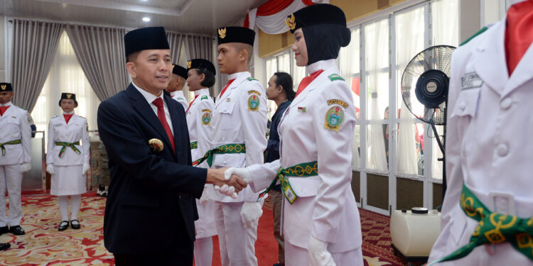 Pj Gubernur Agus Fatoni Kukuhkan 72 Paskibraka Provinsi Sumut Tahun 2024 Pj Gubernur Agus Fatoni Kukuhkan 72 Paskibraka Provinsi Sumut Tahun 2024