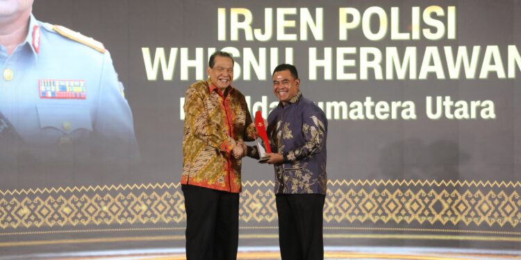Kapolda Sumut Terima Penghargaan CNN Indonesia Awards 2024 ‘Best Leadership in Law & Crime Prevention’