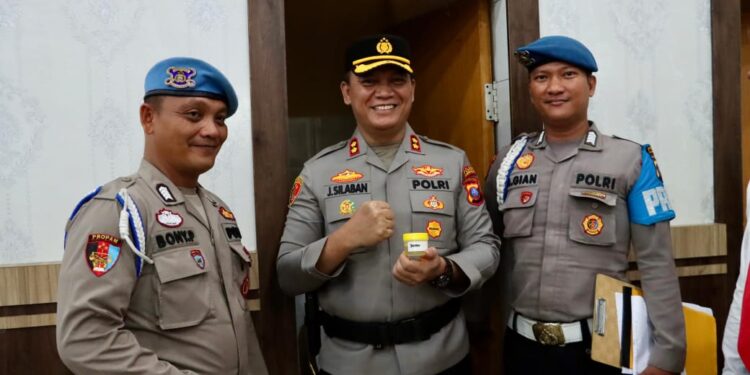 Kapolres Pelabuhan Belawan Pimpin Pemeriksaan Senjata dan Tes Urine Dadakan