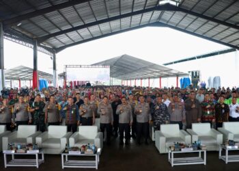 Kapolres Pelabuhan Belawan Dampingi Wakapolri dalam Kunjungan Kerja dan Silaturahmi Bersama Masyarakat Nelayan Pesisir Belawan