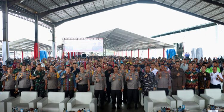 Kapolres Pelabuhan Belawan Dampingi Wakapolri dalam Kunjungan Kerja dan Silaturahmi Bersama Masyarakat Nelayan Pesisir Belawan