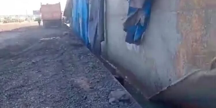 Dermaga IKD 2 di Penuhi Tumpahan Batu bara Hingga Masuk Ke Laut, KSOP Belawan Bungkam