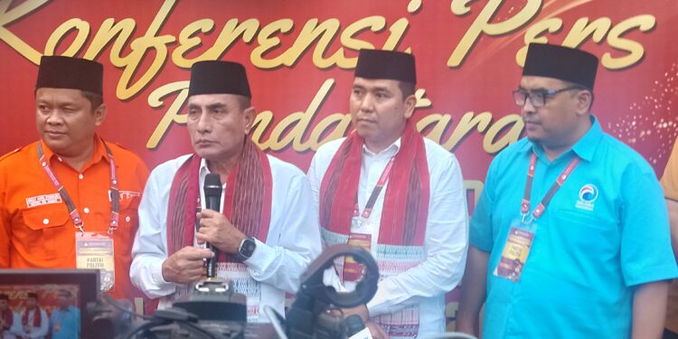 Edy Rahmayadi-Hasan Basri Mendaftar Ke KPU Sumut Edy Rahmayadi-Hasan Basri Mendaftar Ke KPU Sumut