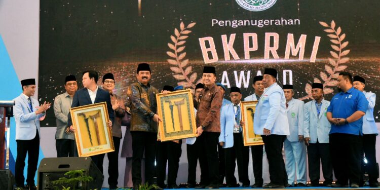 Hadiri Pembukaan Munas BKPRMI XIV, Fatoni Ajak Pemuda Remaja Masjid Dukung dan Sukseskan PON XXI Hadiri Pembukaan Munas BKPRMI XIV, Fatoni Ajak Pemuda Remaja Masjid Dukung dan Sukseskan PON XXI