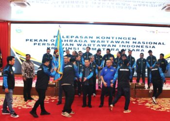 Pj Gubernur Agus Fatoni Lepas Kontingan PWI Sumut ke Porwanas XIV Banjarmasin