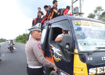 Kasat Lantas Polres Simalungun Gelar Operasi Hunting System, Tilang Supir Angkutan Umum yang Langgar Aturan