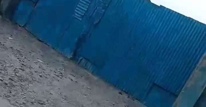 Gudang Seng Biru Tanpa Plang Diduga Nimbun BBM Subsidi