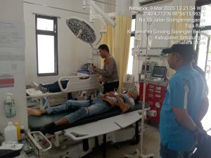 Sepeda Motor Hendro Simanjuntak VS Mobil Nisindo Simanjuntak Tabrakan di Jalan Siantar-Toba