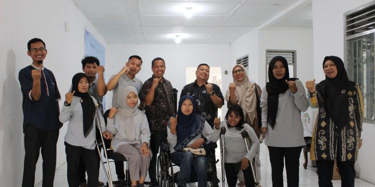 Pelindo Regional 1 Kunjungi Rumah Difabel Pelindo, Dukung Semangat Berkarya Peserta Difabel