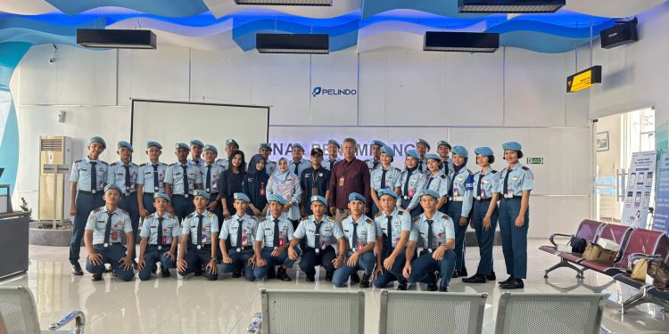Pelindo Regional 1 Belawan menerima kunjungan SMK Teknik Tekno Nusantara di Terminal Penumpang Bandar Deli Pelabuhan Belawan