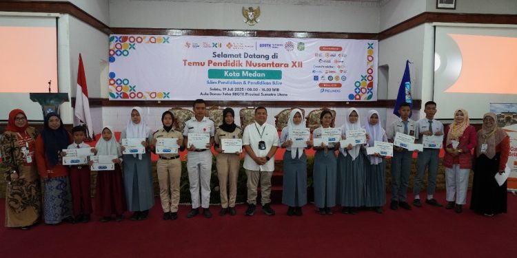 Peringati Acara TPN, Pelindo Regional 1 Berikan Beasiswa Kepada Siswa SMA/SMK