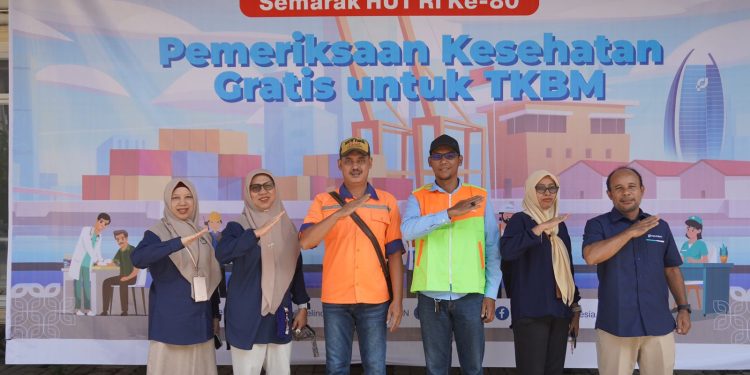 Semarak HUT RI ke-80, Pelindo Regional 1 Gelar Pemeriksaan Kesehatan Gratis untuk Pekerja TKBM