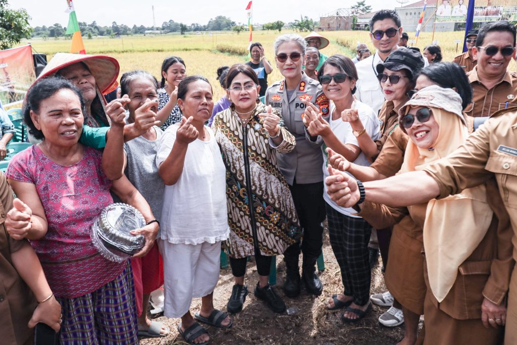 Pemko Pematangsiantar Panen Padi Bersama Petani di Nagahuta Timur: Dorong Swasembada Pangan dan Sinergi Petani-Pemerintah