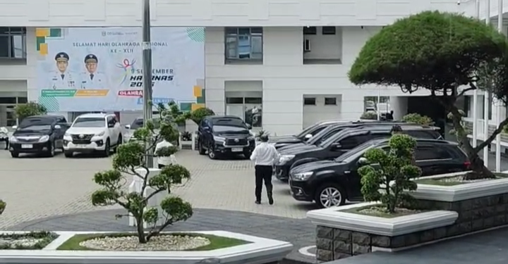 Faisal Hasrimy “Ngacir” Hindari Wartawan di Pemprov Sumut, Terkait Aksi Mahasiswa Soal Dugaan Korupsi Rp100 Miliar di Langkat