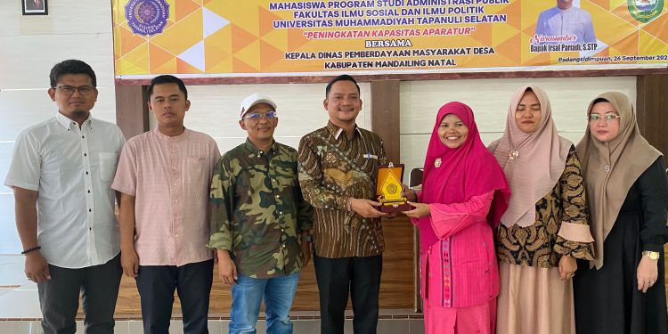 Kadis PMD Madina Dorong Aparatur Desa Tingkatkan Kapasitas dalam Kuliah Umum FISIP UM Tapsel