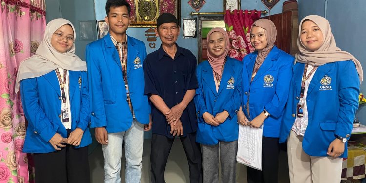 Tim PKM-RSH Batapai meriset Tradisi Pesta Tapai dan Mogang di Desa Dahari Selebar