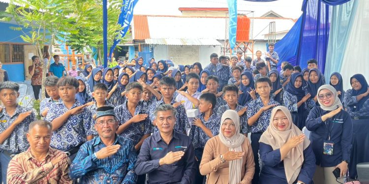 Pelindo Regional 1 Belawan Laksanakan Program “Pelindo Mengajar” di SMP Yaspemda Belawan