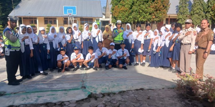 Menyapa,Sat Lantas Polres Pematangsiantar Police Go School di SMP Negeri 9