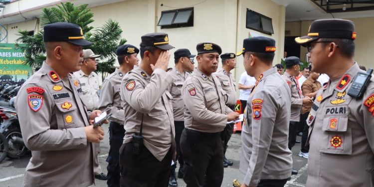 Kapolrestabes Medan Ngantor di Polsek Sunggal, Tekankan Perubahan Kinerja dan Penguatan Pengawasan Kapolrestabes Medan Ngantor di Polsek Sunggal, Tekankan Perubahan Kinerja dan Penguatan Pengawasan