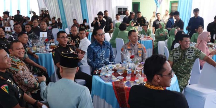 Kapolrestabes Medan Hadiri Sertijab DandenPom I/5 Medan, Perkuat Sinergitas TNI–POLRI dan Forkopimda Kapolrestabes Medan Hadiri Sertijab DandenPom I/5 Medan, Perkuat Sinergitas TNI–POLRI dan Forkopimda