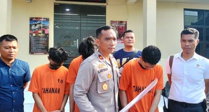 Polsek Medan Baru Tangkap Tiga Begal Bacok Korban Saat Pacaran di Taman Beringin Polsek Medan Baru Tangkap Tiga Begal Bacok Korban Saat Pacaran di Taman Beringin