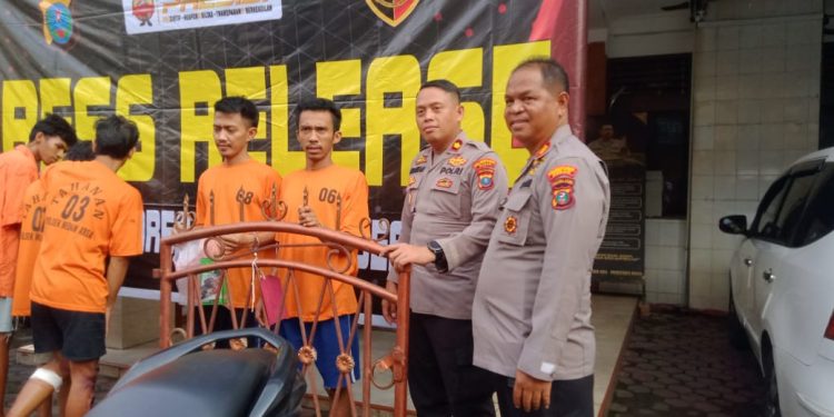 Polsek Medan Area Tembak Pencuri Daun Pintu Besi, Pelaku Didor Saat Melawan Petugas Polsek Medan Area Tembak Pencuri Daun Pintu Besi, Pelaku Didor Saat Melawan Petugas